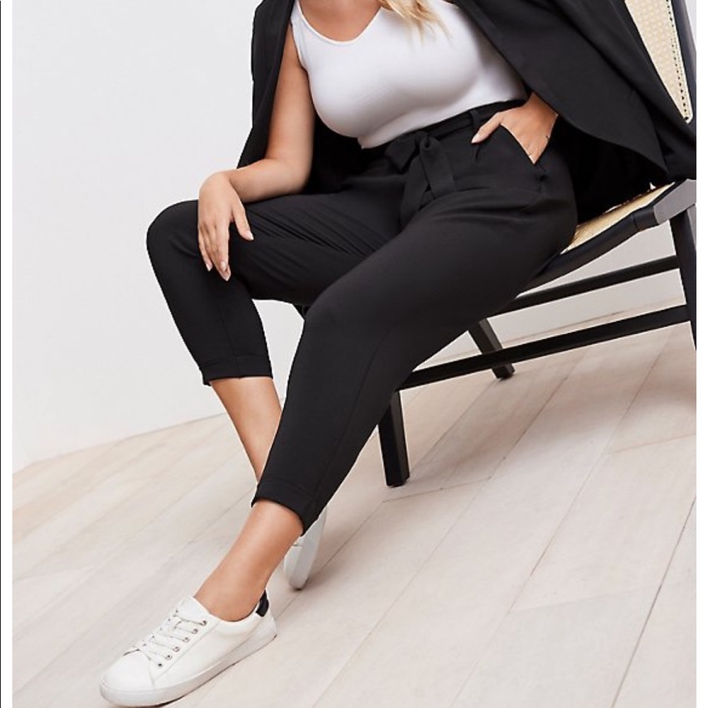 Torrid black tapered pants Stretch Crepe vanity size 2